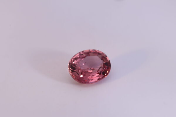 Saphir padparad.0,89 ct -855 € droite